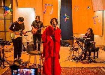 [Single] 宇多田ヒカル (Utada Hikaru) – 40代はいろいろ -Live from Metropolis Studios- [FLAC / 24bit Lossless / WEB] [2023.02.17]