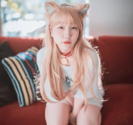 DJAWA Photo – Yeri: “My Cat is a Kawaii Girl”